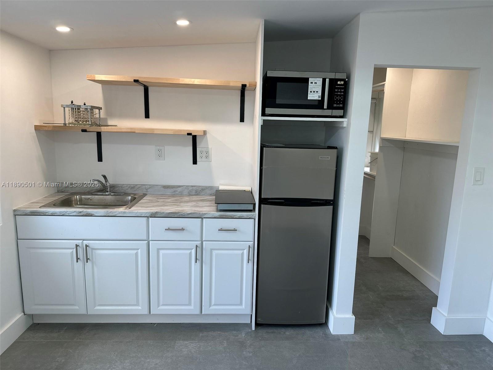 BREEZESWEPT ESTATES 2ND A - Residential Lease