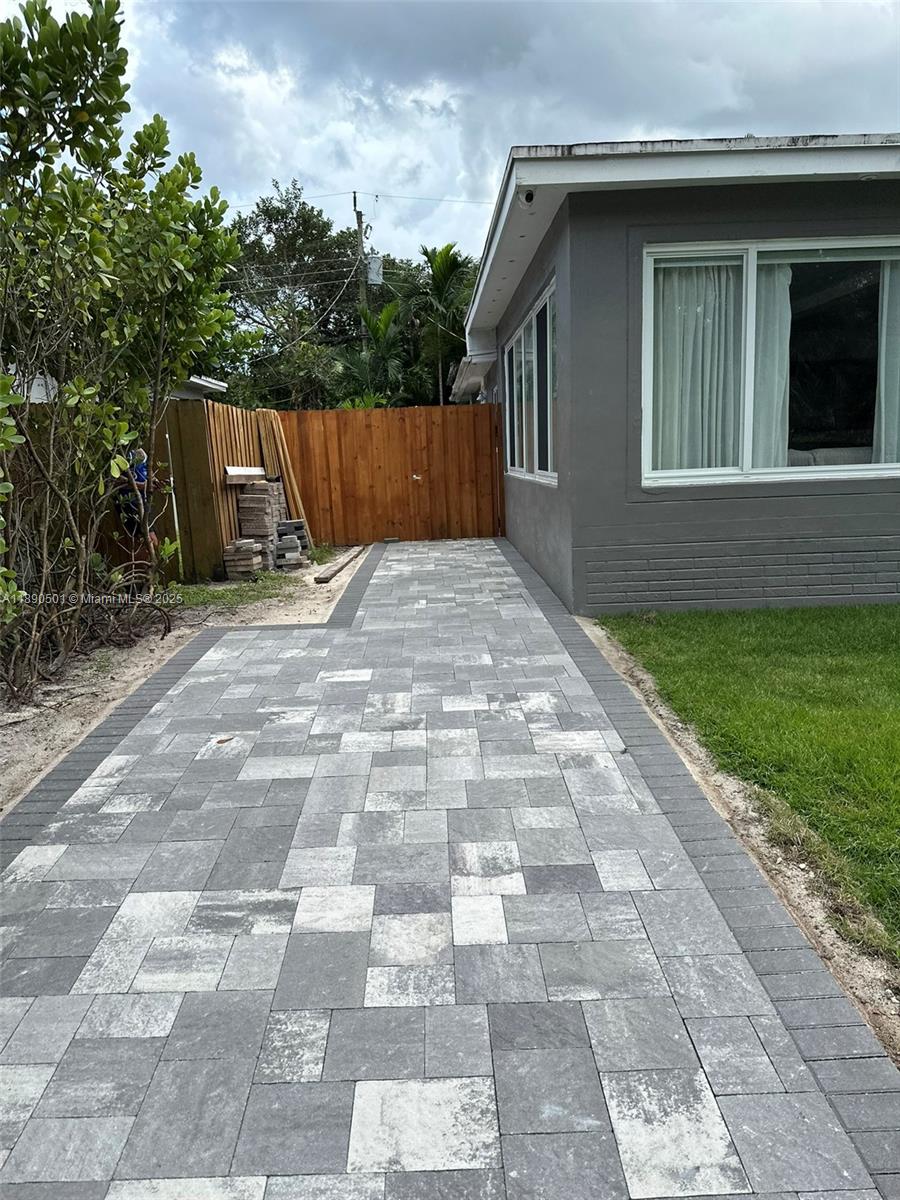 BREEZESWEPT ESTATES 2ND A - Residential Lease