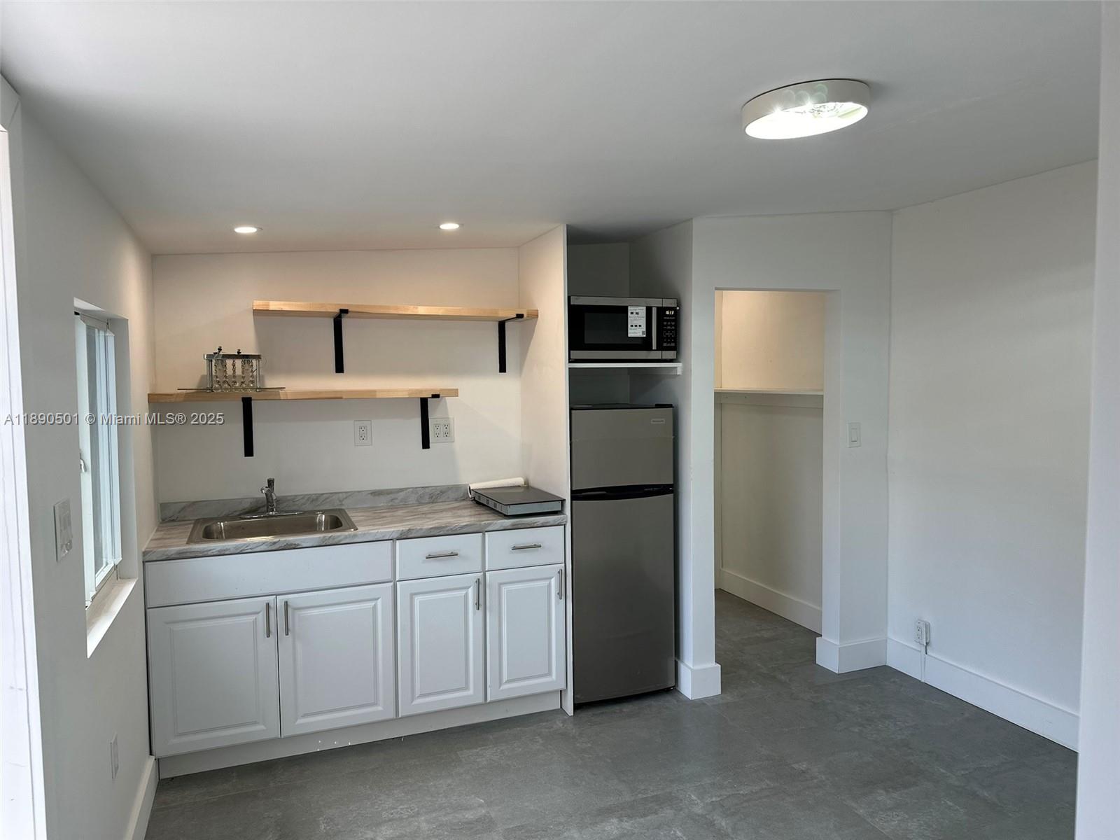 BREEZESWEPT ESTATES 2ND A - Residential Lease