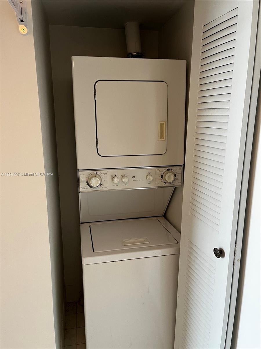 THE LOFTS AT SOUTH BEACH - Residential Lease