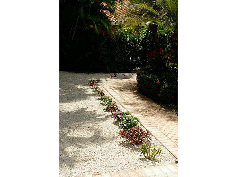 COUNTRY ISLES GARDEN HOME - Residential Lease