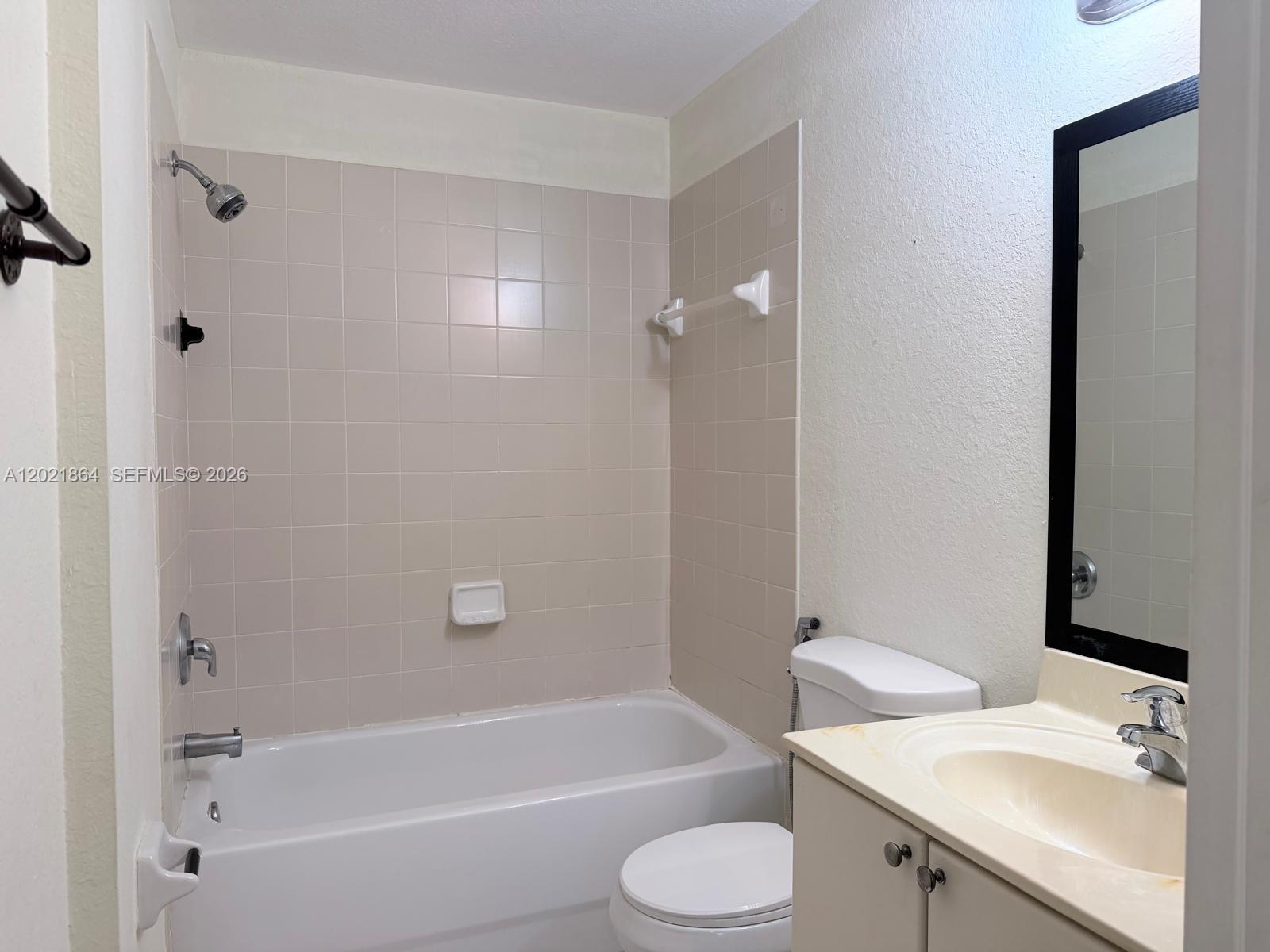 VENICE AT CRYSTAL LAKES C - Residential Lease