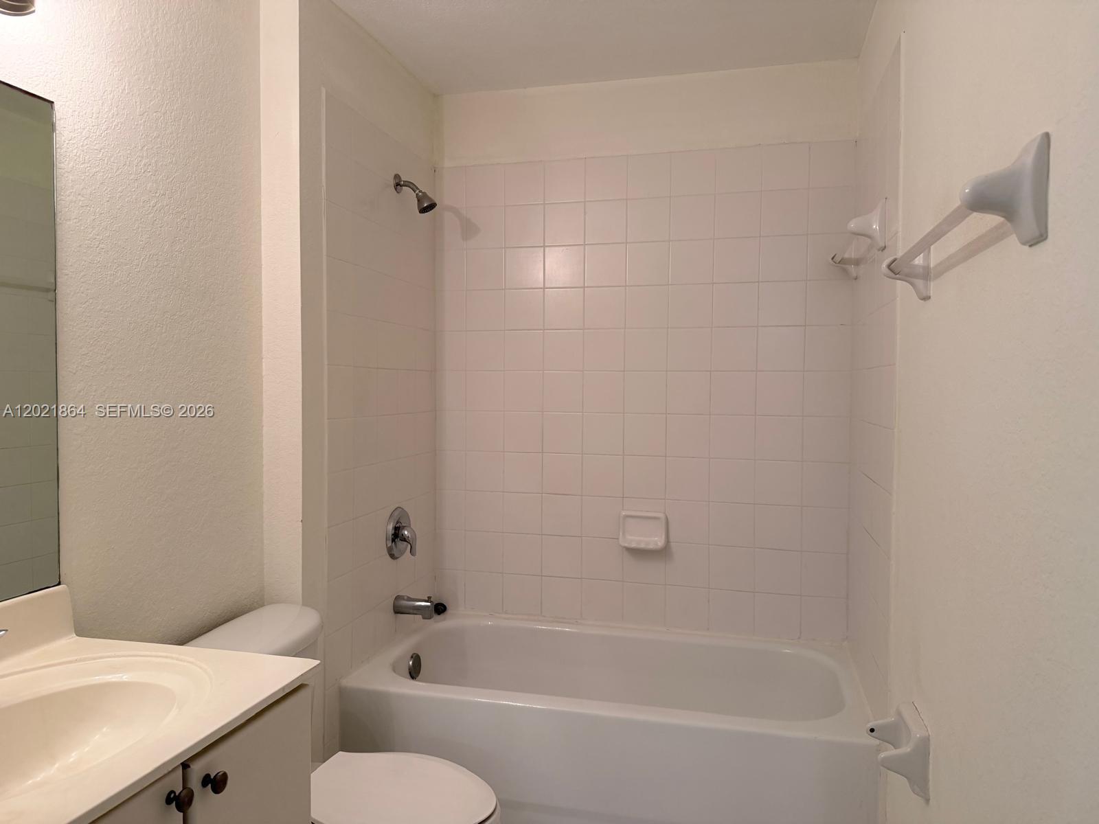 VENICE AT CRYSTAL LAKES C - Residential Lease