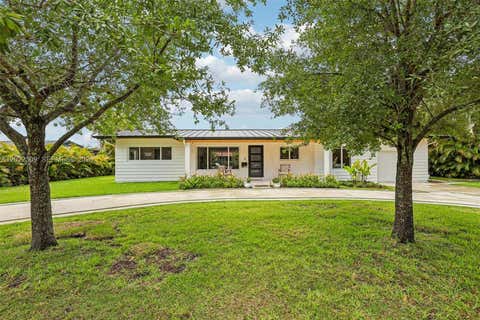 Tiny photo for 5620 SW 63rd Ct, South Miami, FL 33143 (MLS # A12022509)