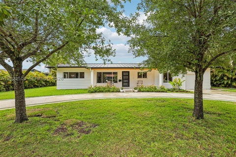 Photo of 5620 SW 63rd Ct, South Miami, FL 33143 (MLS # A12022509)