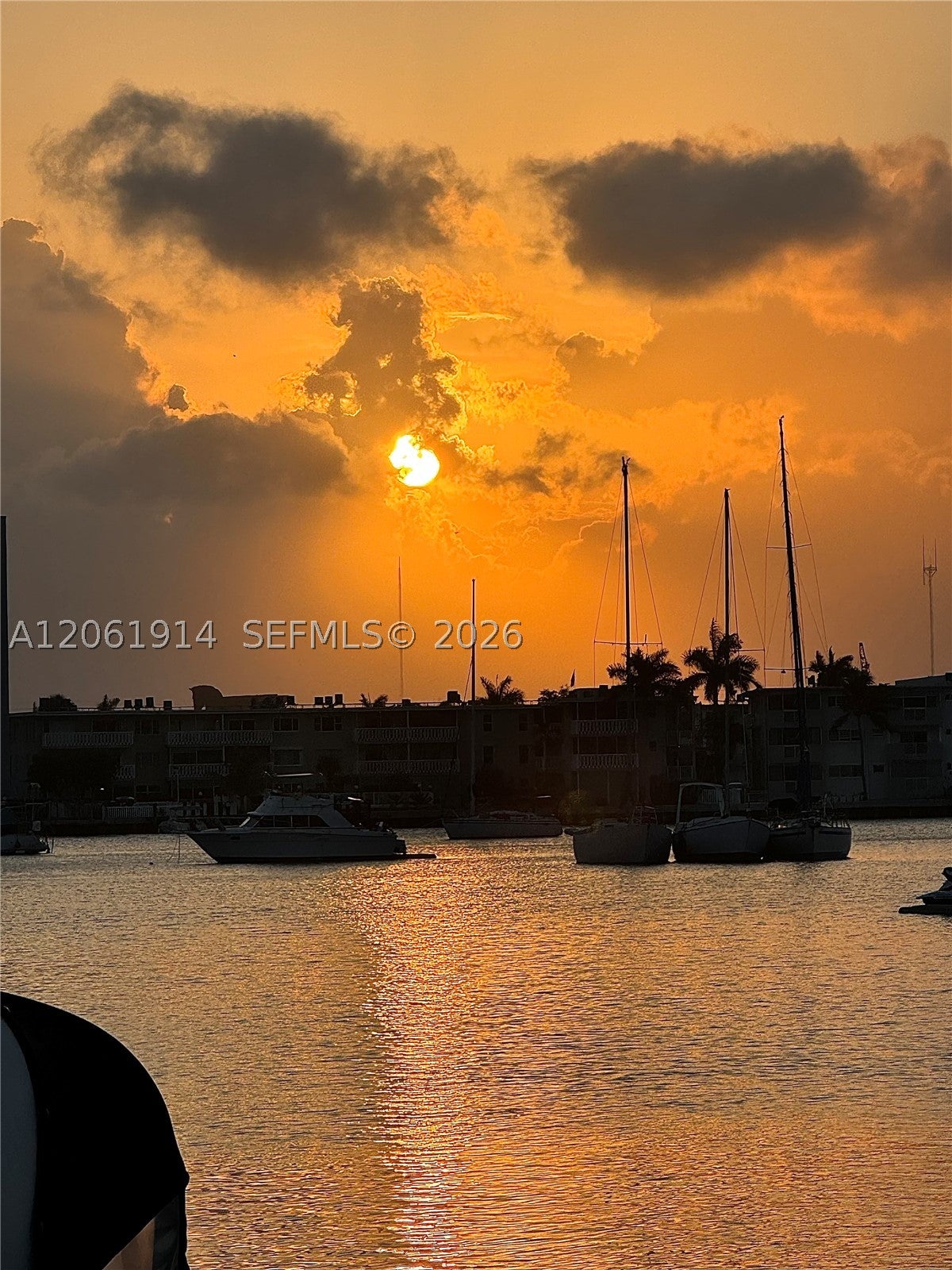 100 Golden Isles Dr 806