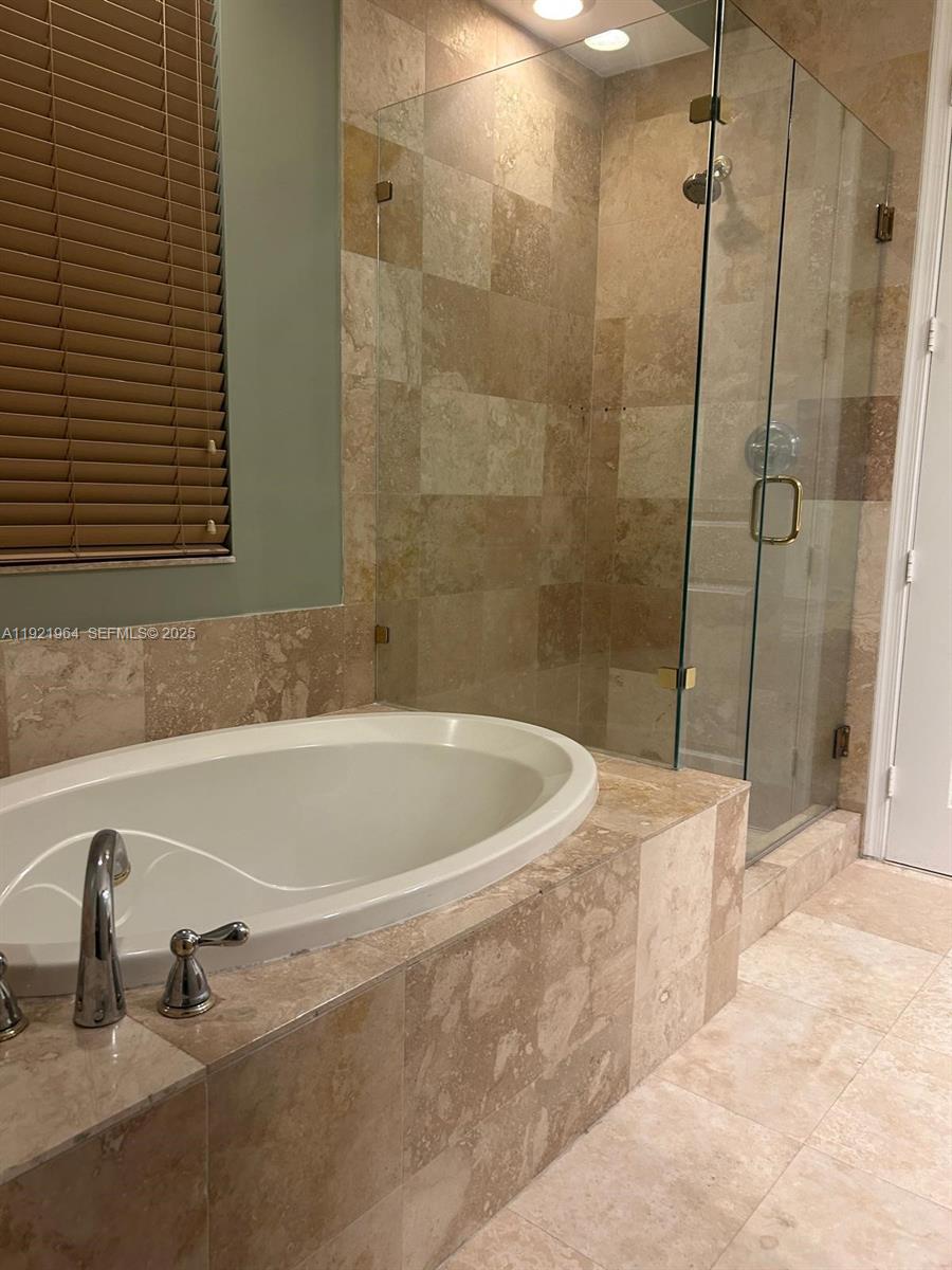 VILLA ALHAMBRA CONDO - Residential