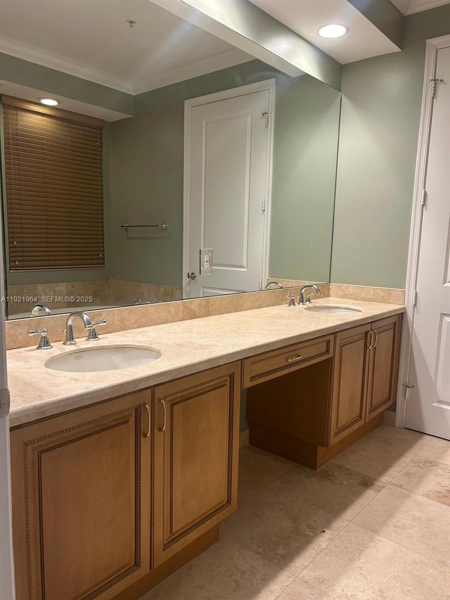 VILLA ALHAMBRA CONDO - Residential