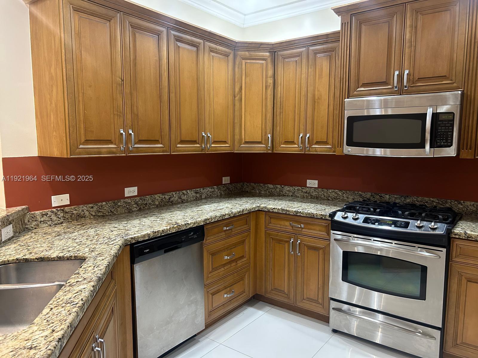 VILLA ALHAMBRA CONDO - Residential