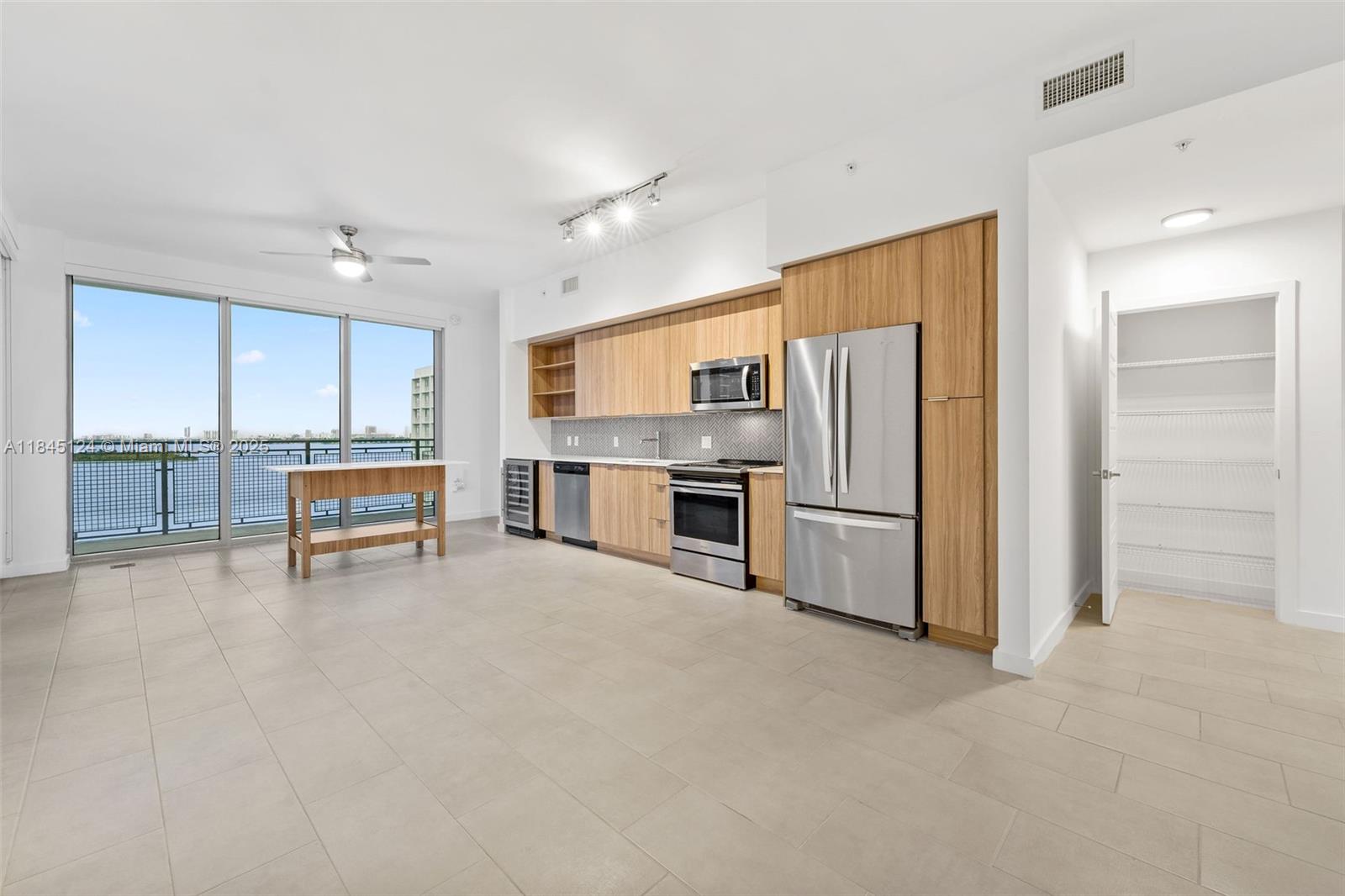 2150 N Bayshore Dr 0601
