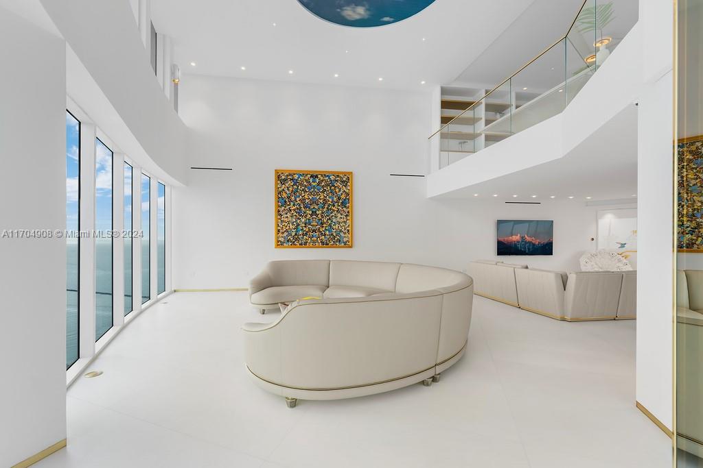 300 S Pointe Dr PH-5