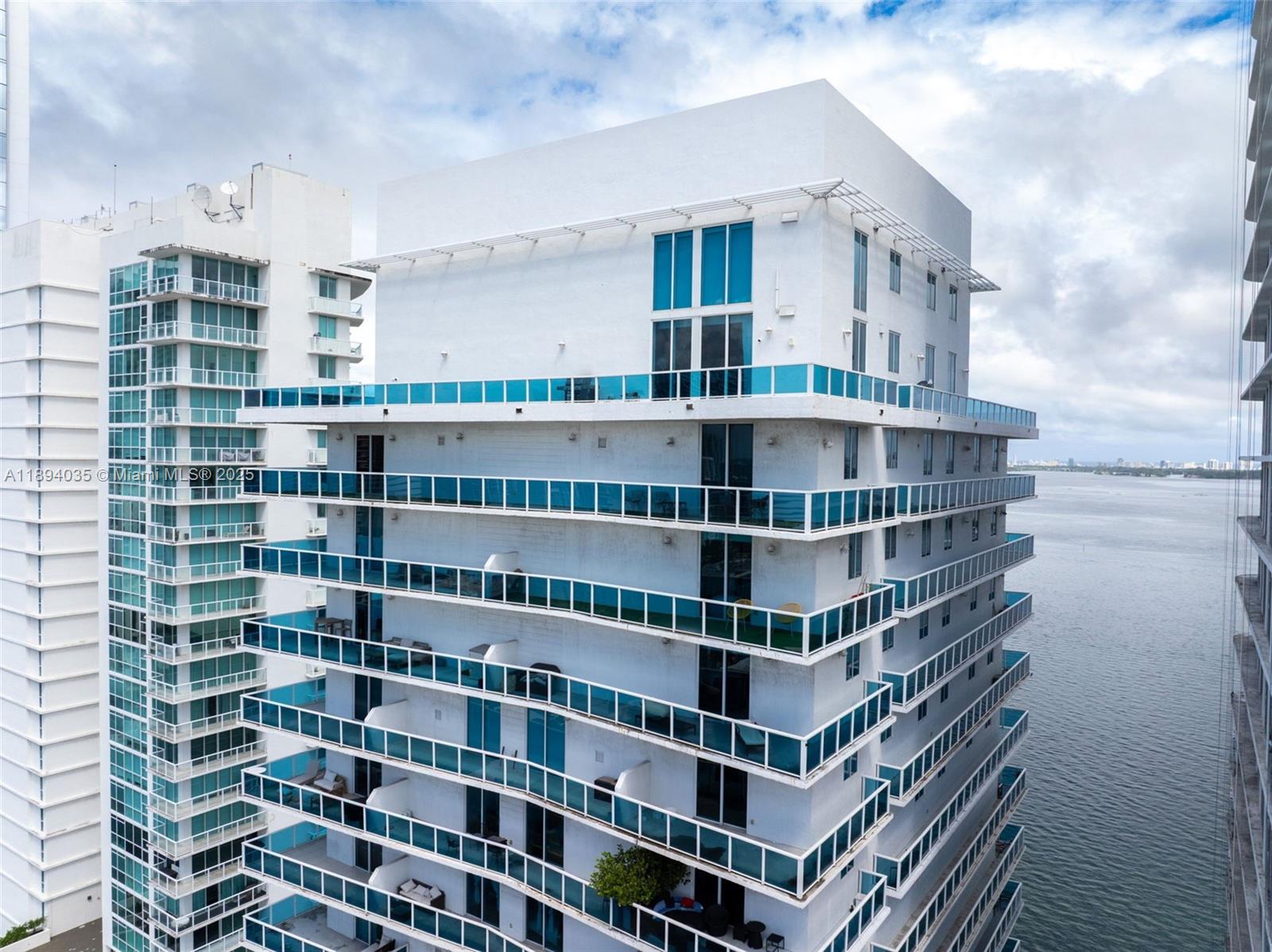 STAR LOFTS ON THE BAY CON - Residential Lease