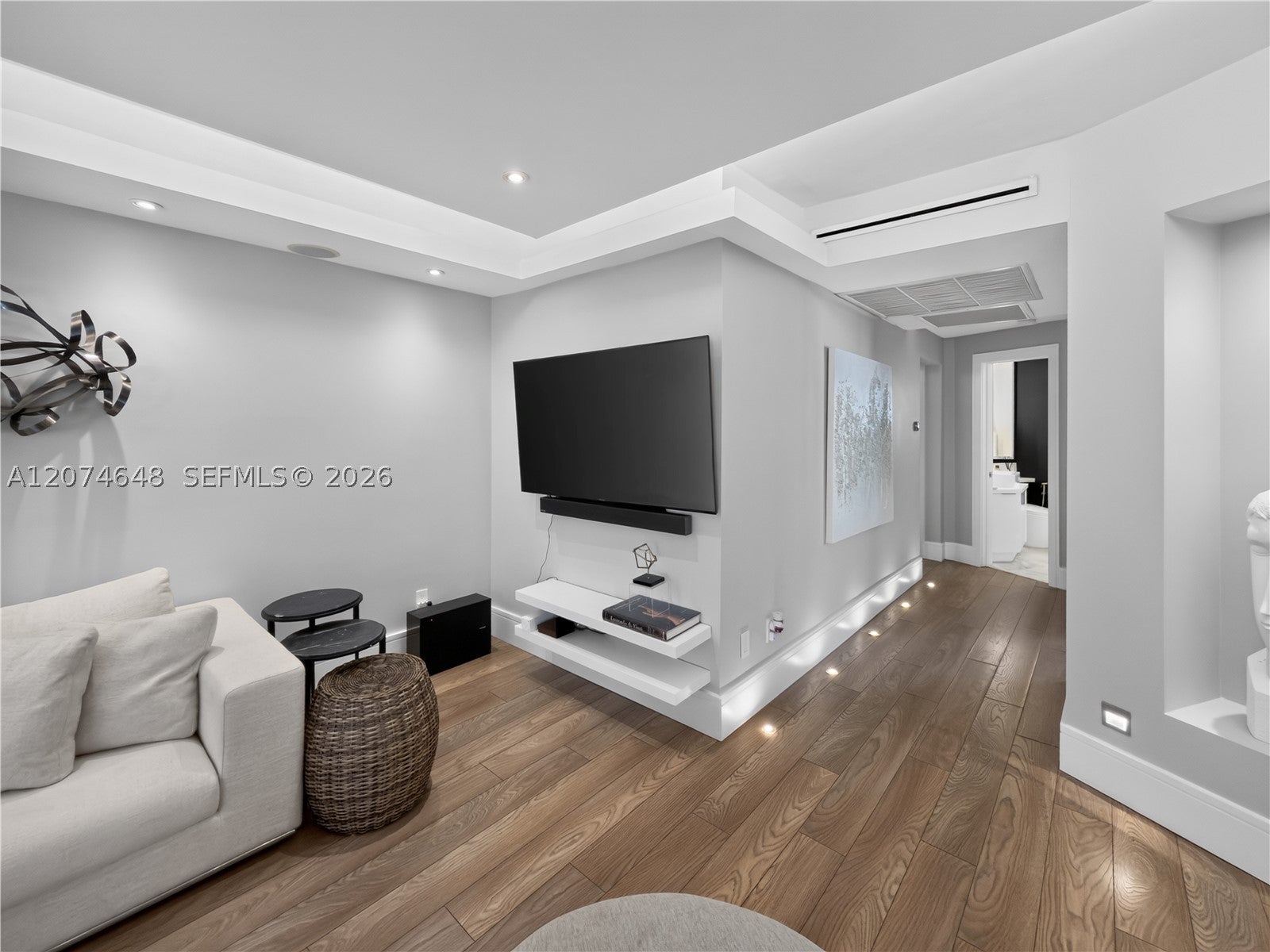 10190 Collins Ave 204