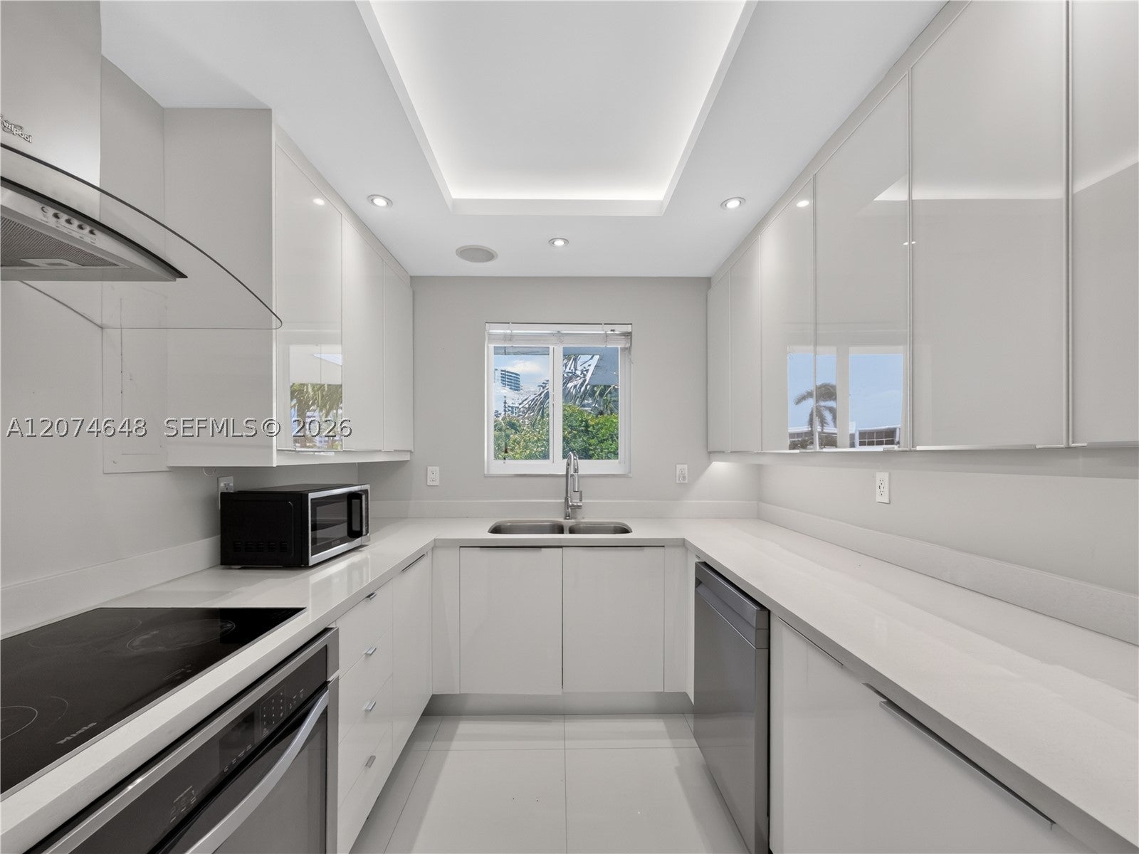 10190 Collins Ave 204