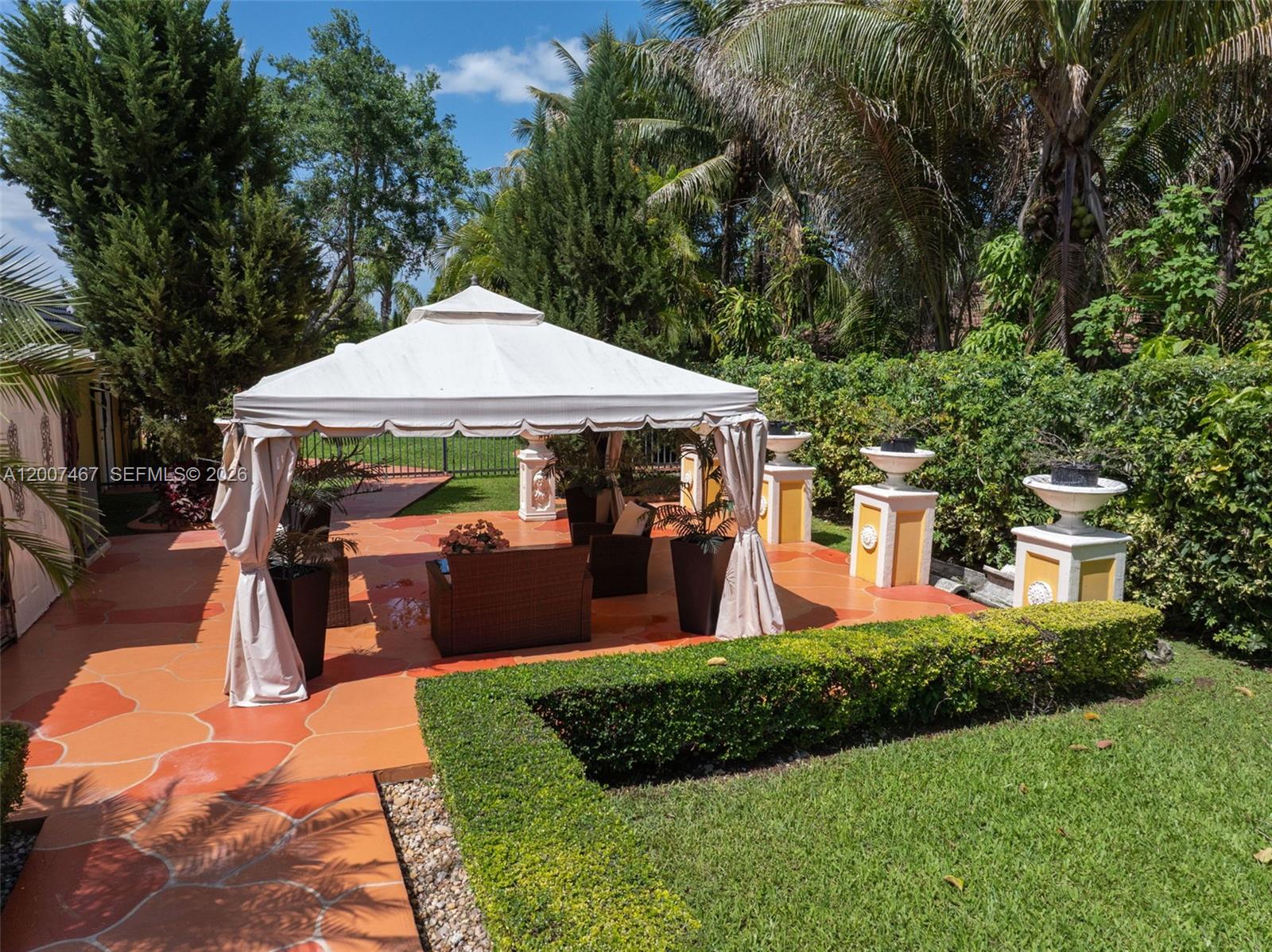 BISCAYNE BEST - Residential