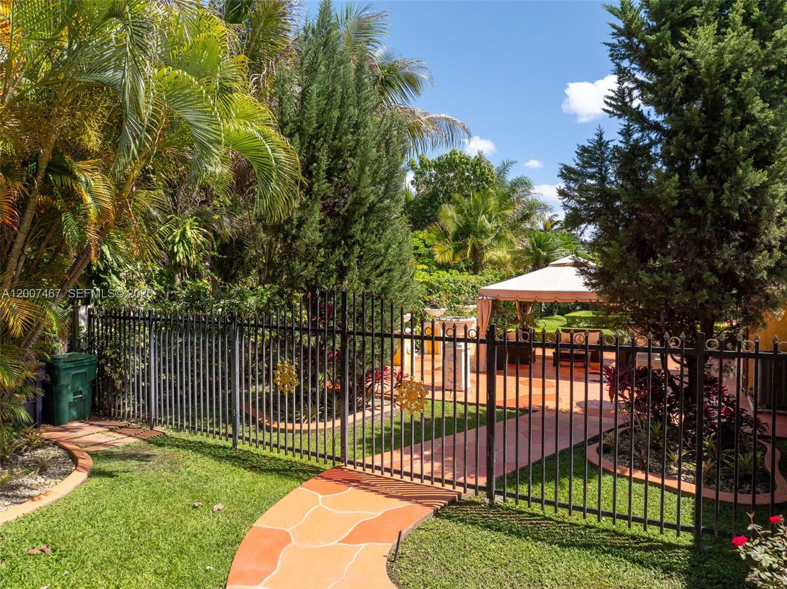 BISCAYNE BEST - Residential