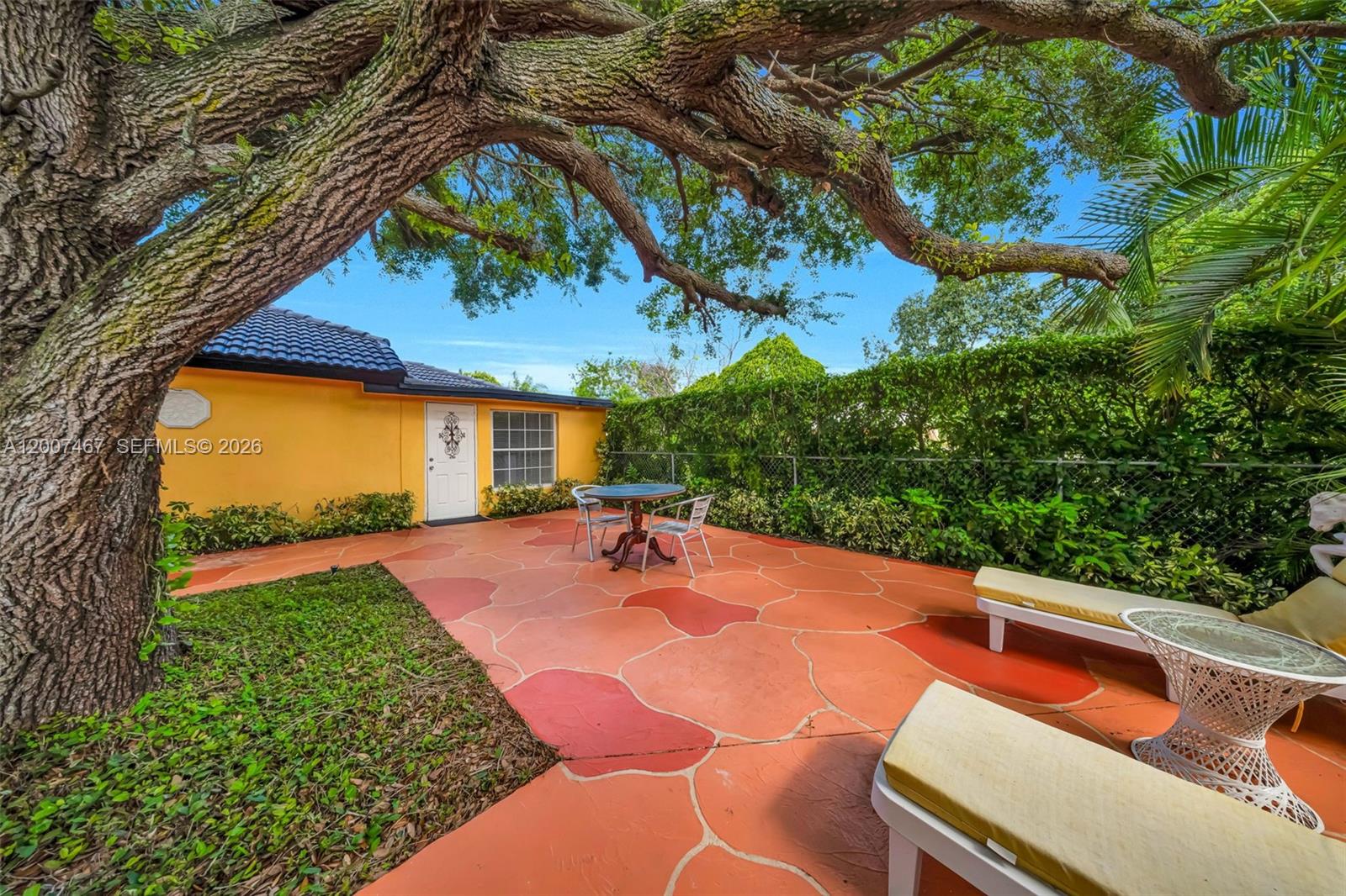 BISCAYNE BEST - Residential