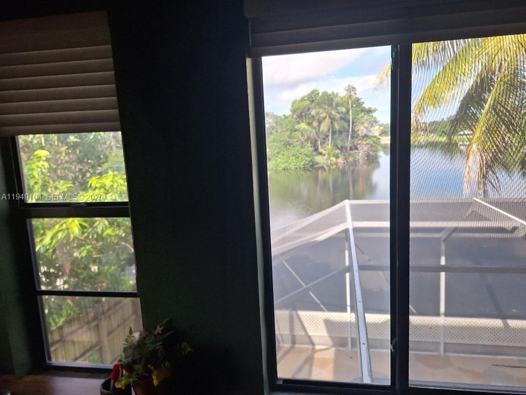 FOUR PALM LAKES AT PEMBRO - Residential