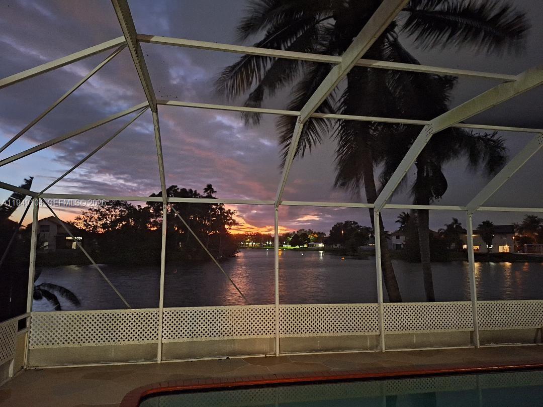 FOUR PALM LAKES AT PEMBRO - Residential