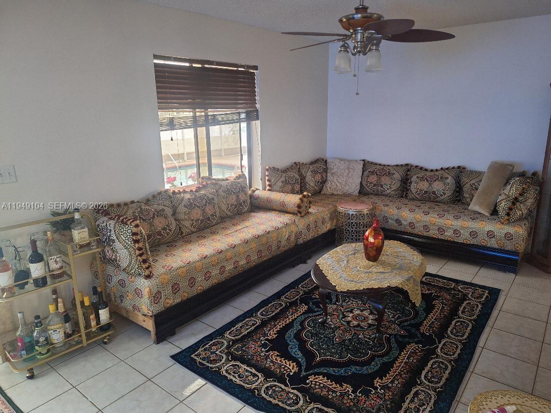 FOUR PALM LAKES AT PEMBRO - Residential