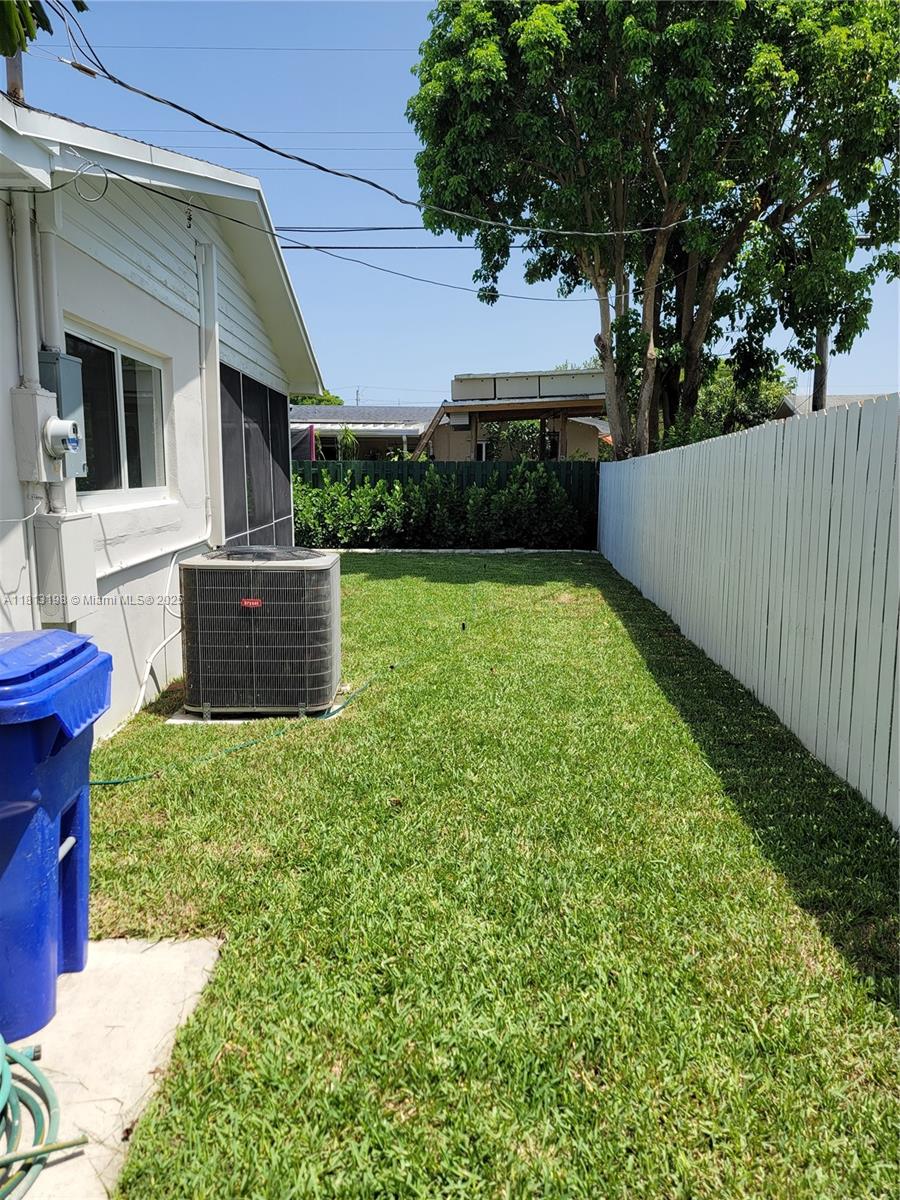 6640 SW 7 ST.