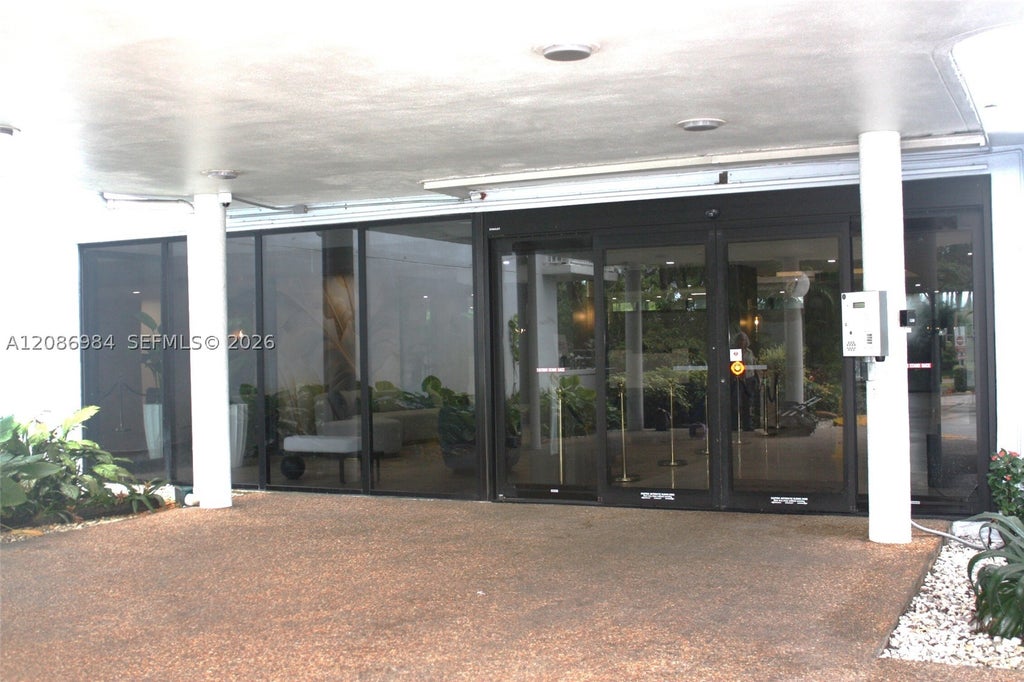 Photo of 4200 Hillcrest Dr #618, Hollywood, FL 33021 (MLS # A12086984)