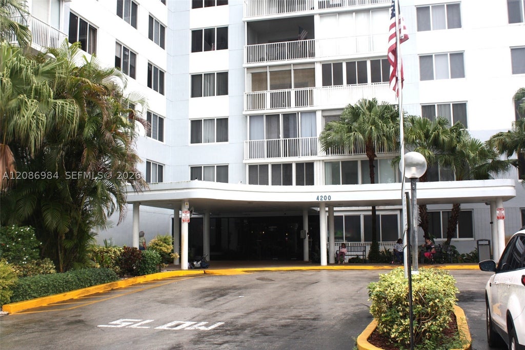 Photo of 4200 Hillcrest Dr #618, Hollywood, FL 33021 (MLS # A12086984)