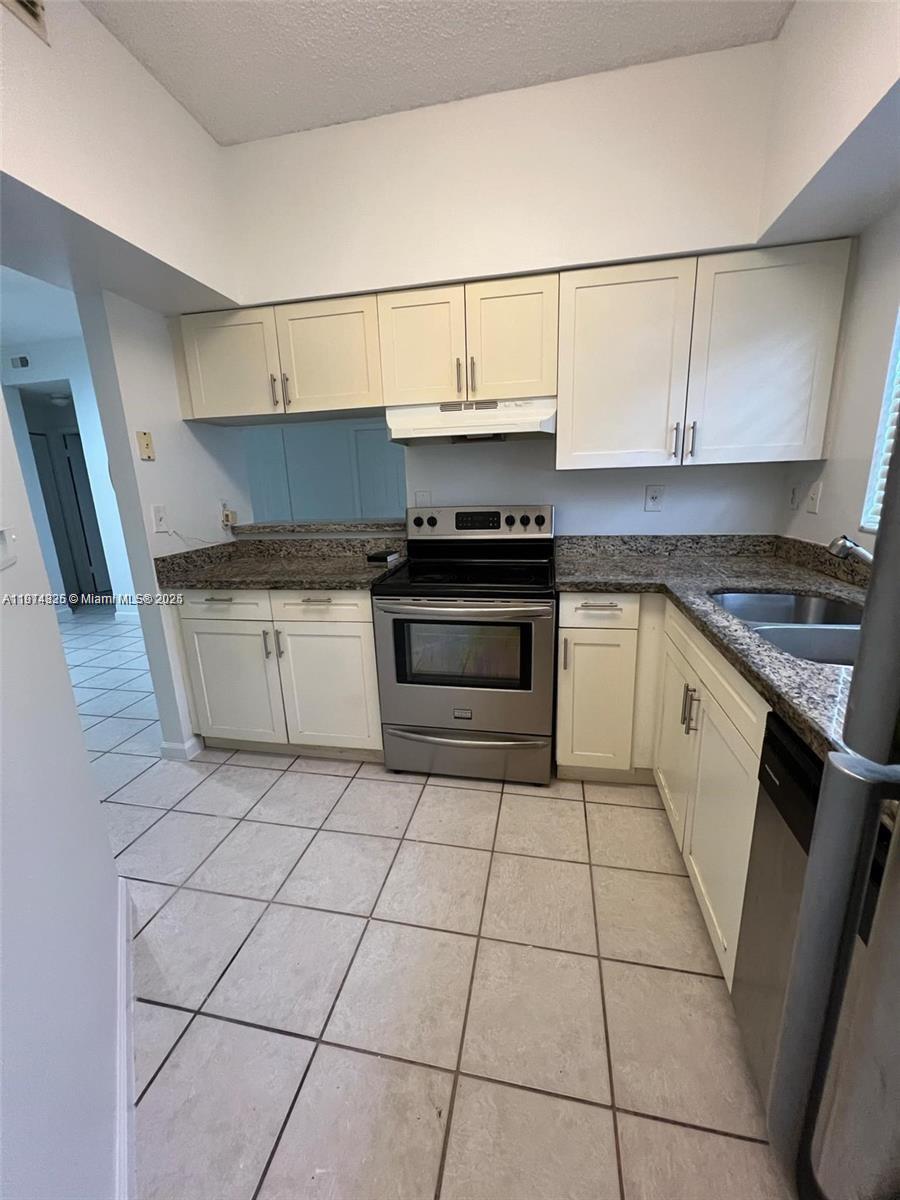 REFLECTIONS AT PEMBROKE P - Residential Lease