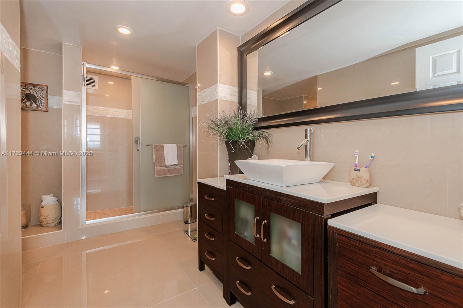 PLAZA TOWERS NORTH CONDO - Residential