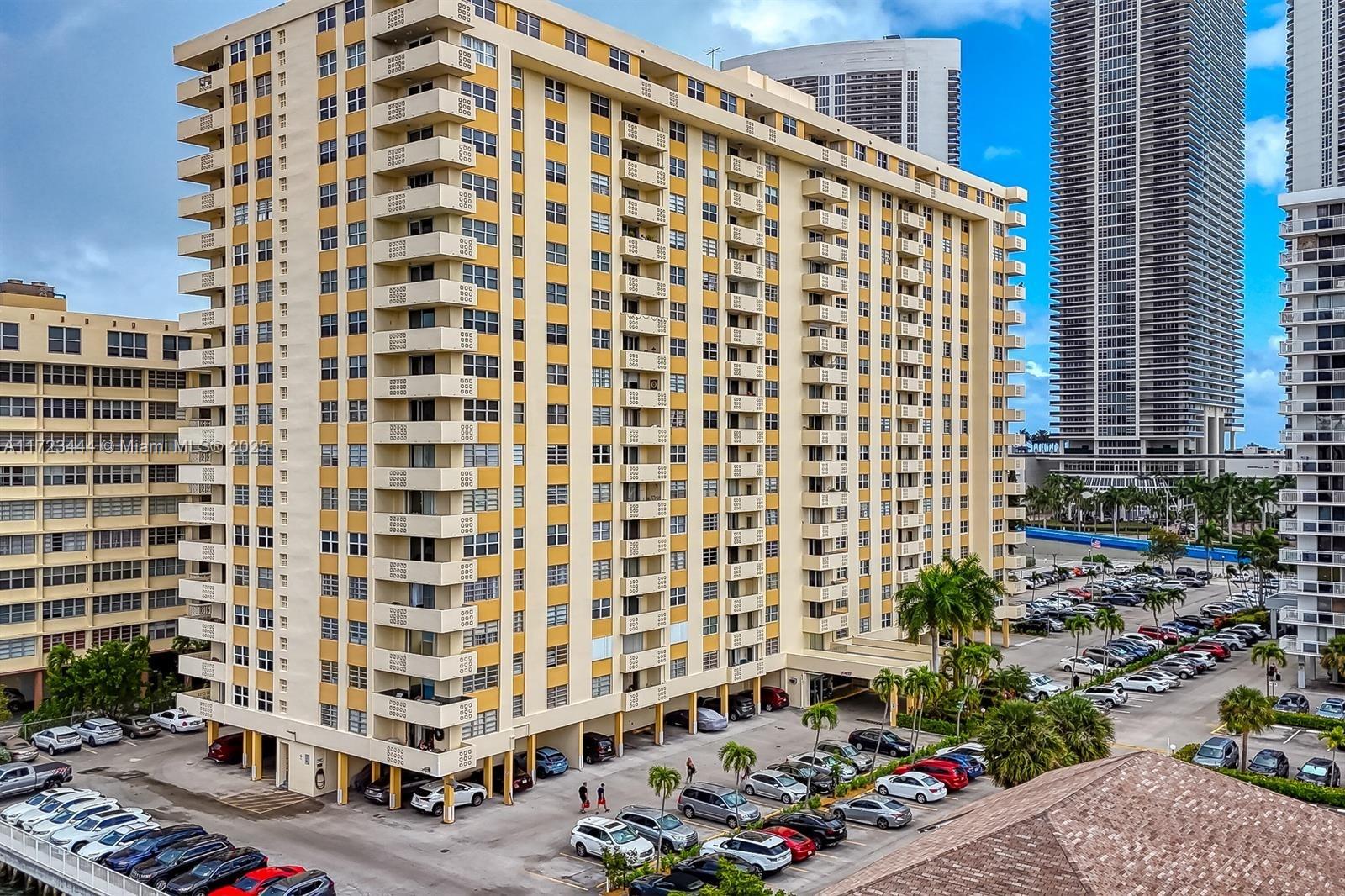 PLAZA TOWERS NORTH CONDO - Residential