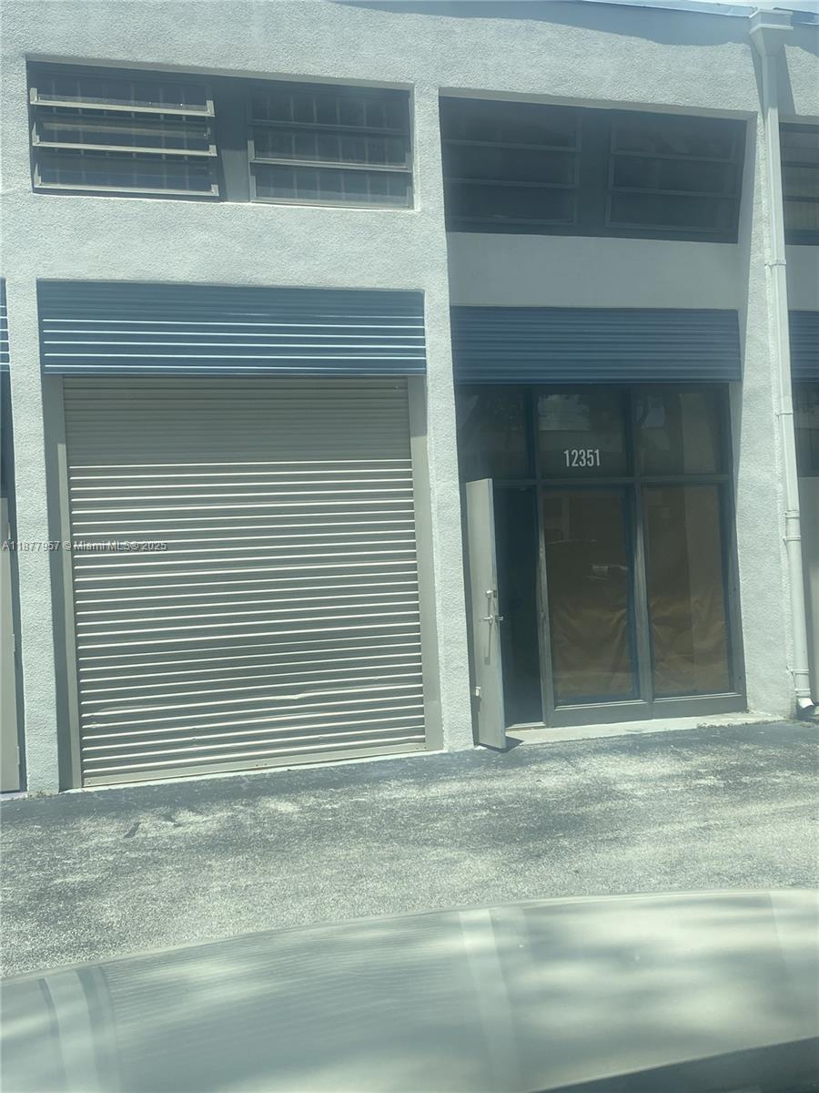 FOR LEASE ONE YEAR AGREEMENT MONTHLY LEASE IS $1,350.00 ASSOCIATION MUST APPROVE TYPE OF BUSINESS BEFORE AGREEMENT MAY BE EXECUTED