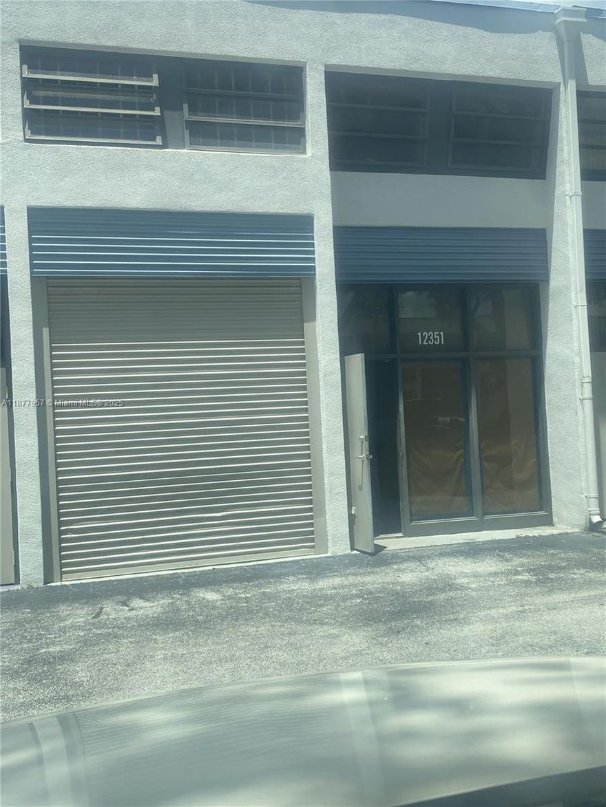 FOR LEASE ONE YEAR AGREEMENT MONTHLY LEASE IS $1,350.00 ASSOCIATION MUST APPROVE TYPE OF BUSINESS BEFORE AGREEMENT MAY BE EXECUTED
