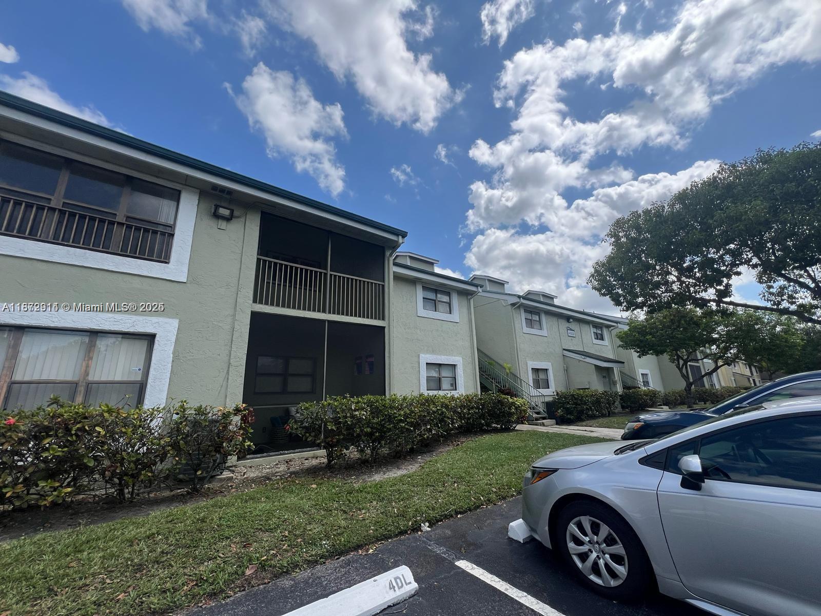 Bright and spacious 1-bedroom, 1-bathroom condo located in the desirable community of The Preserve. The unit offers an open layout with plenty of natural light, making it the perfect place to call home. Community amenities include:Resort-style swimming pool, Fully equipped fitness center, Clubhouse and business center, Tennis courts,
Beautifully landscaped walking areas, Close to shopping centers, restaurants, parks, and with easy access to main highways. Just minutes away from beaches and entertainment.