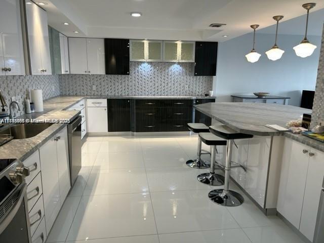 CRICKET CLUB ,FULLY RENOVATED 2 BEDROOM 3 BATH,AMAZING MODERN KITCHEN,GREAT FLOORS,BUILDING HAS 24 HR SECURITY,TENNIS ,PICKEL BALL COURT,BASKETBALL,GREAT GYM,CHILDRENS PLAYROOM AND PLAYGROUND,VALET PARKINGyOUR CLIENT WILL LOVE IT.