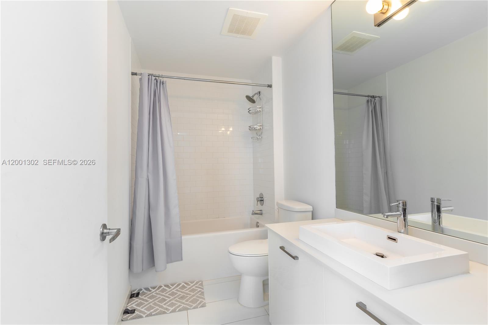 CENTRO CONDO - Residential Lease