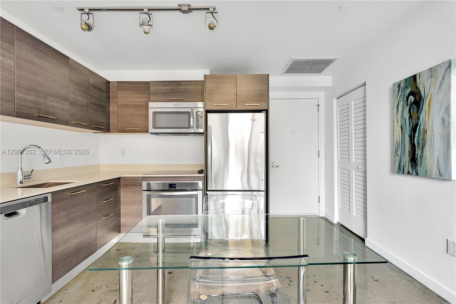 CENTRO CONDO - Residential Lease