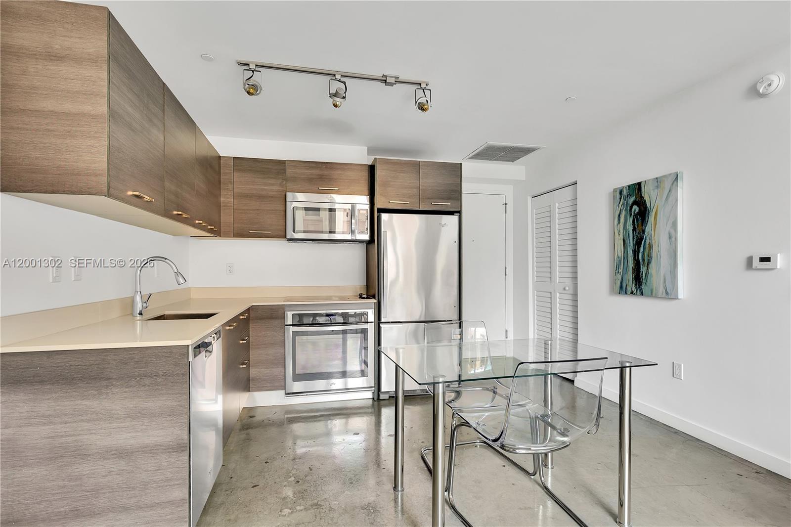 CENTRO CONDO - Residential Lease