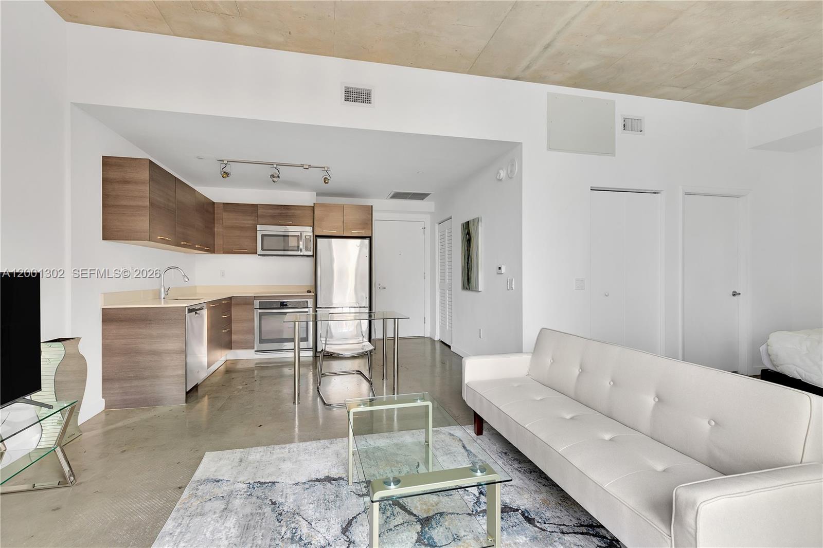 CENTRO CONDO - Residential Lease