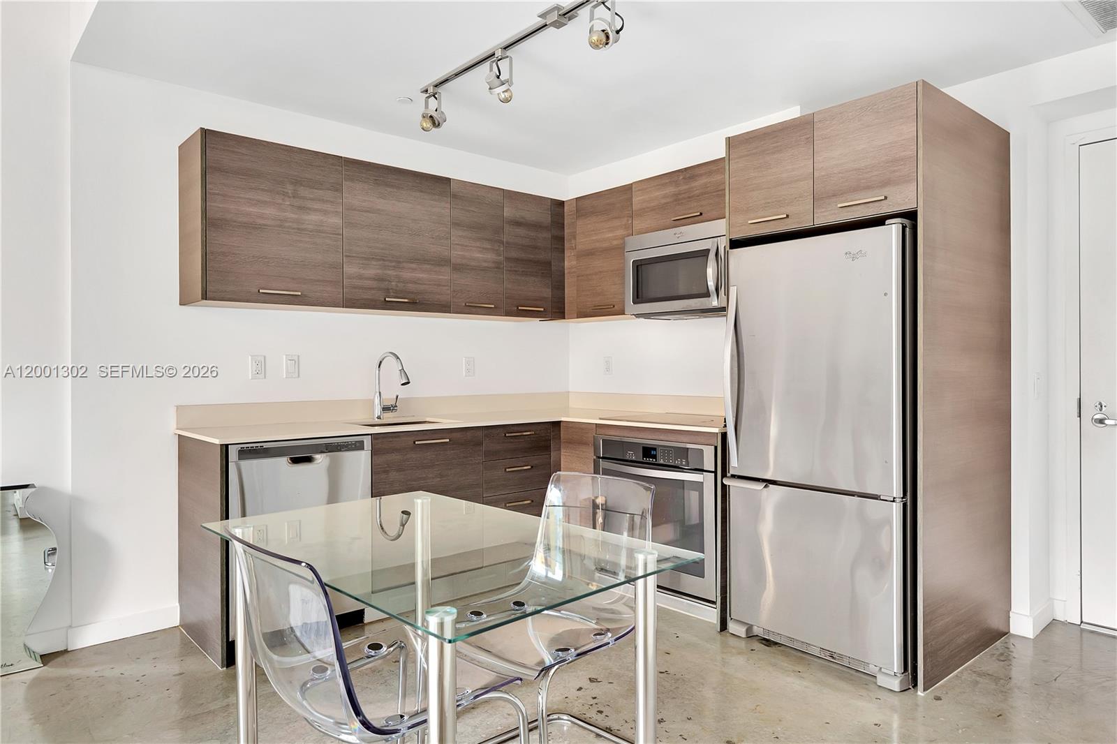 CENTRO CONDO - Residential Lease