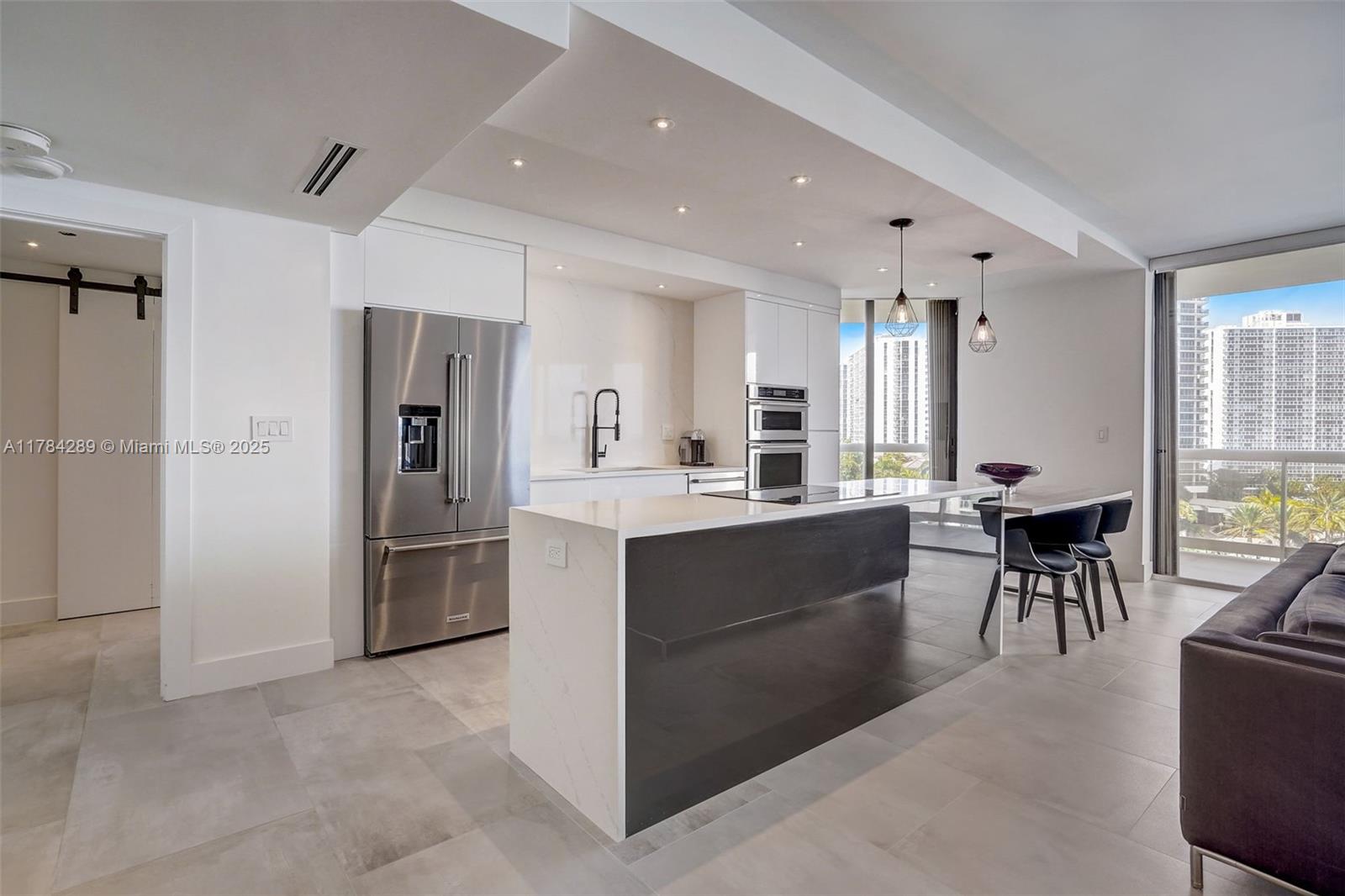 Property for Sale at 20191 E Country Club Dr 802, Aventura, Miami-Dade County, Florida - Bedrooms: 2 
Bathrooms: 2  - $659,000