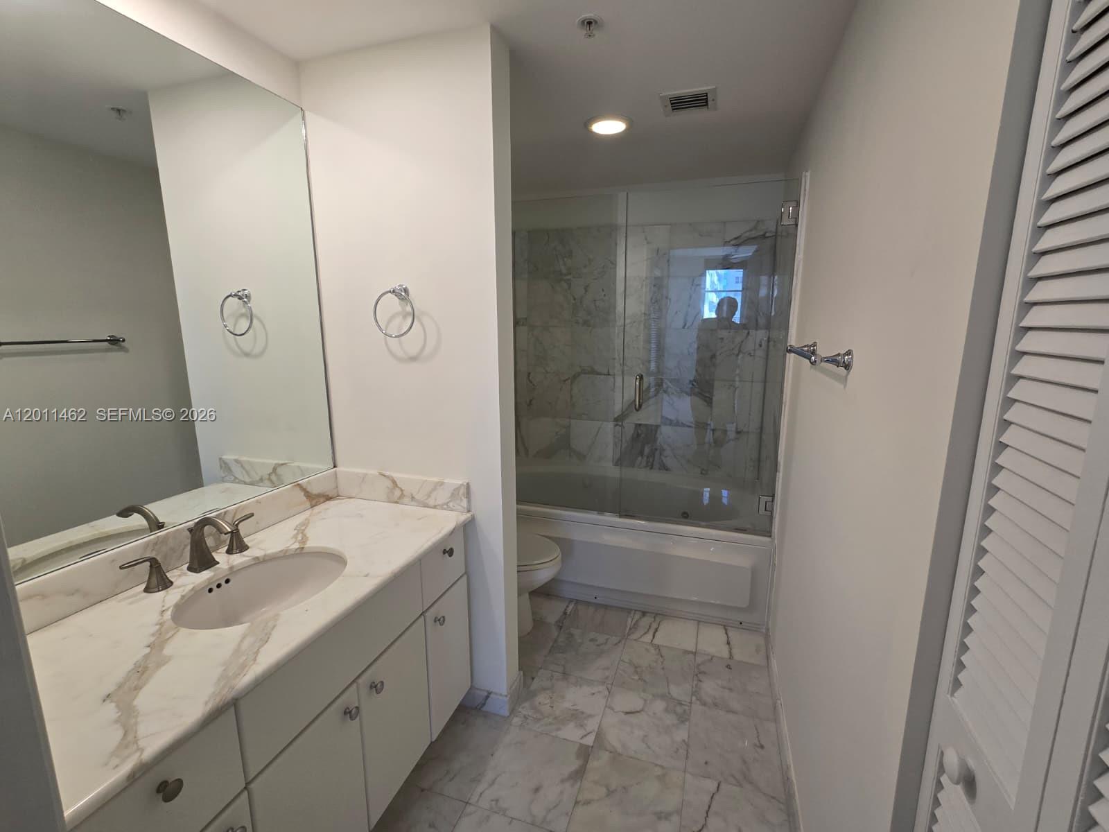 THE VISTAS CONDO - Residential