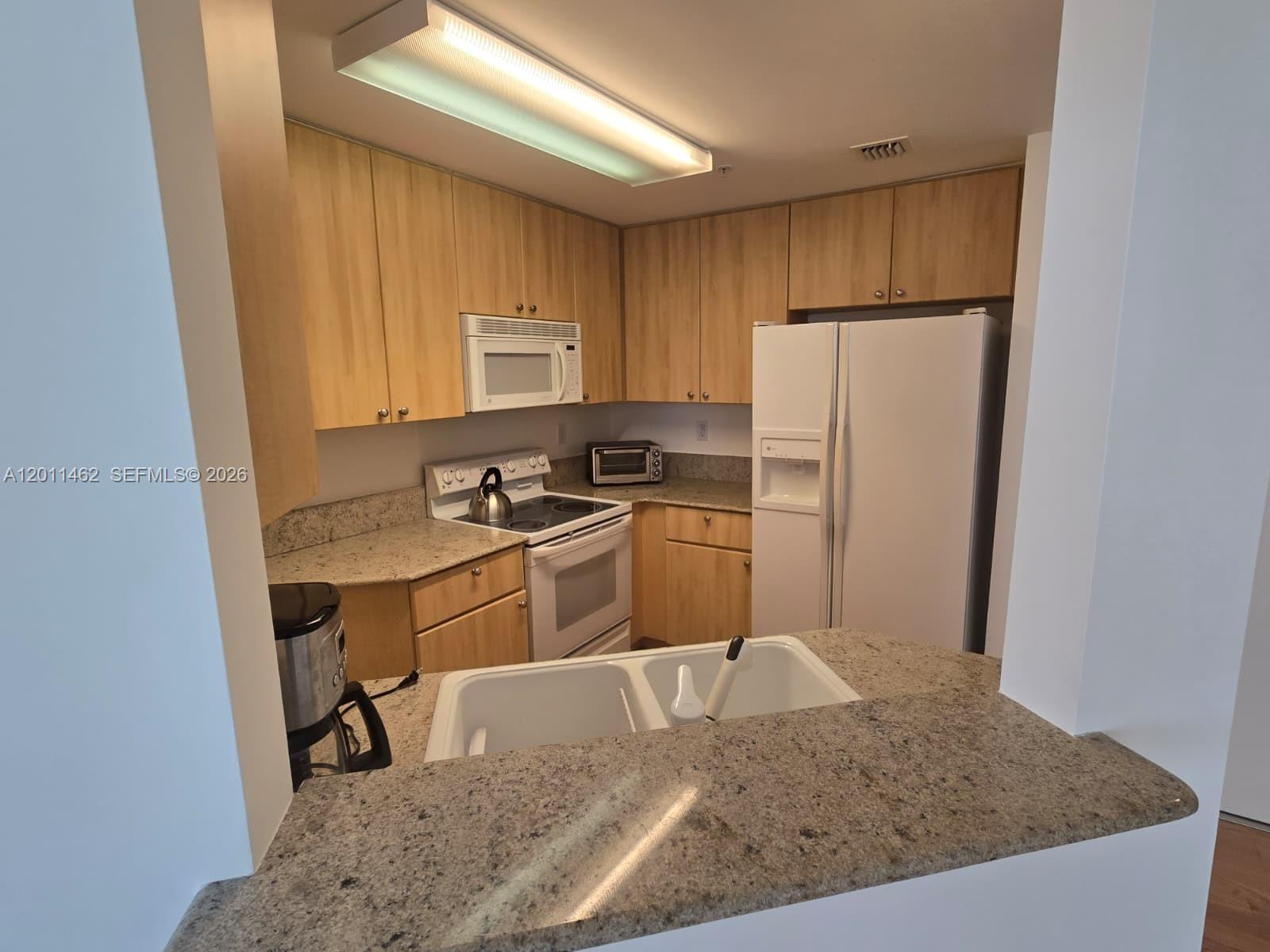 THE VISTAS CONDO - Residential
