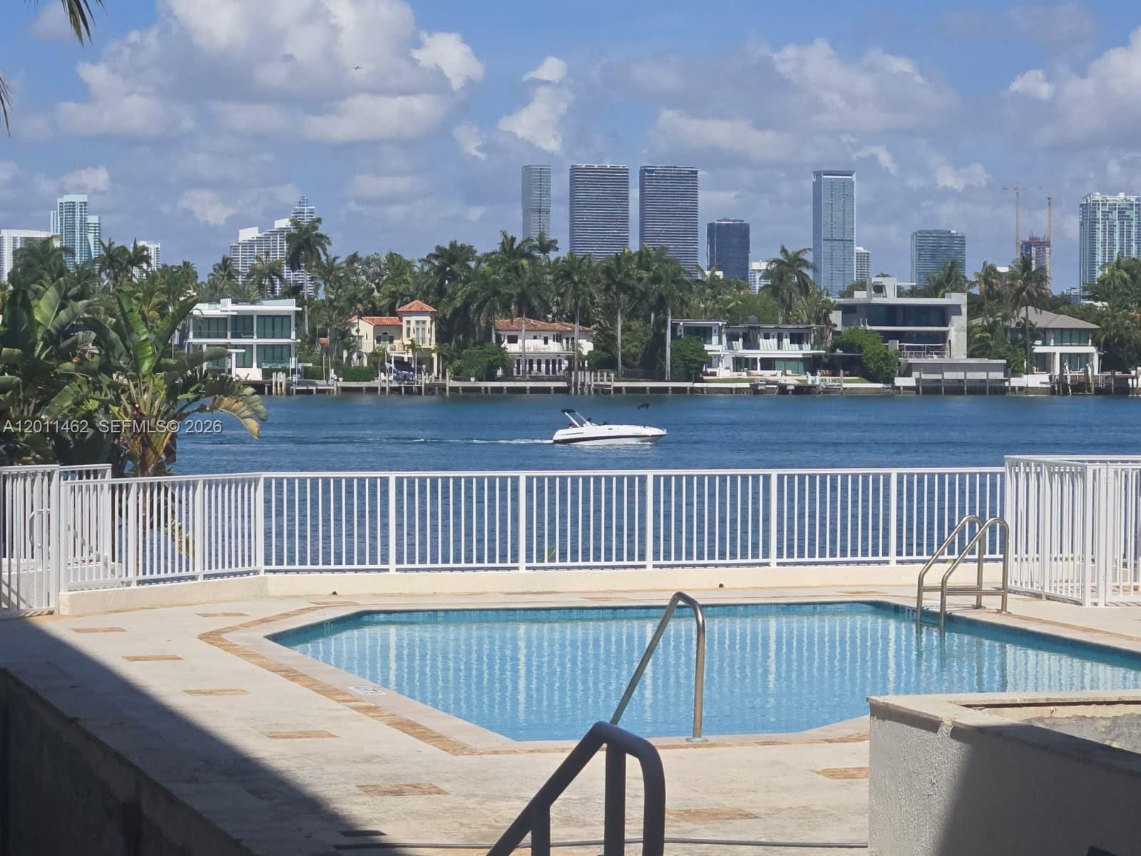 THE VISTAS CONDO - Residential