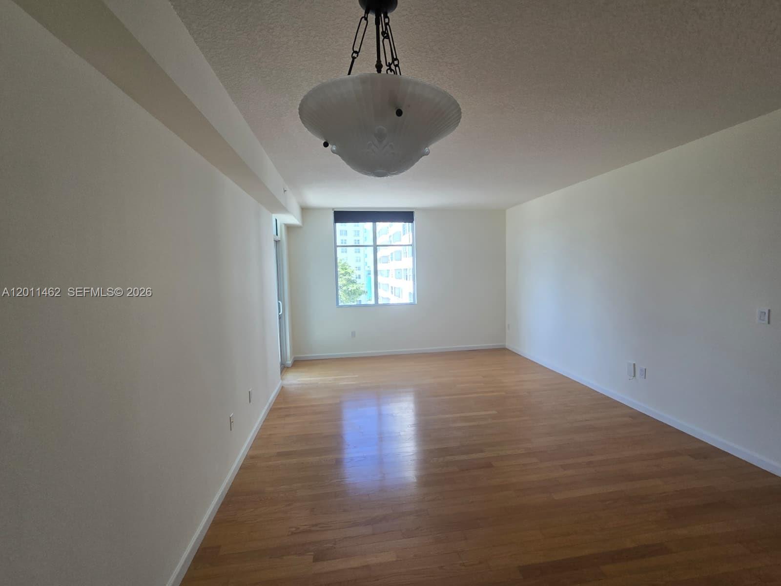 THE VISTAS CONDO - Residential