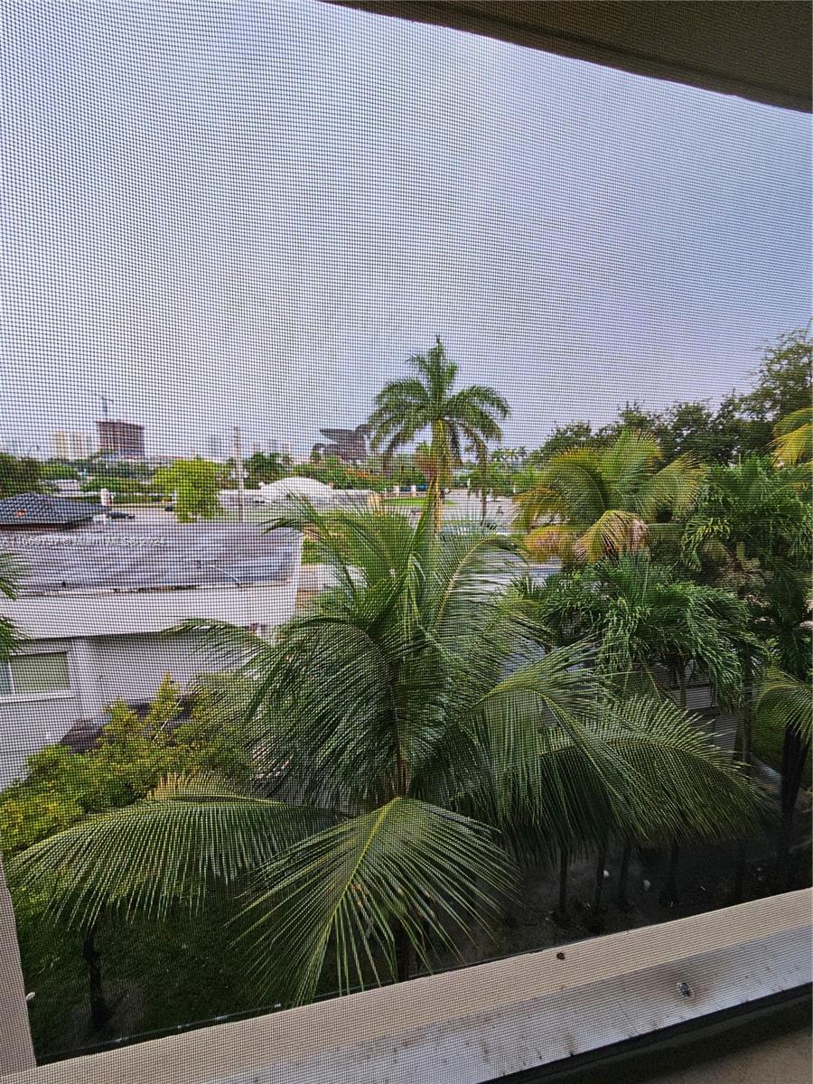 FOURTH GULFSTREAM GARDEN - Residential Lease