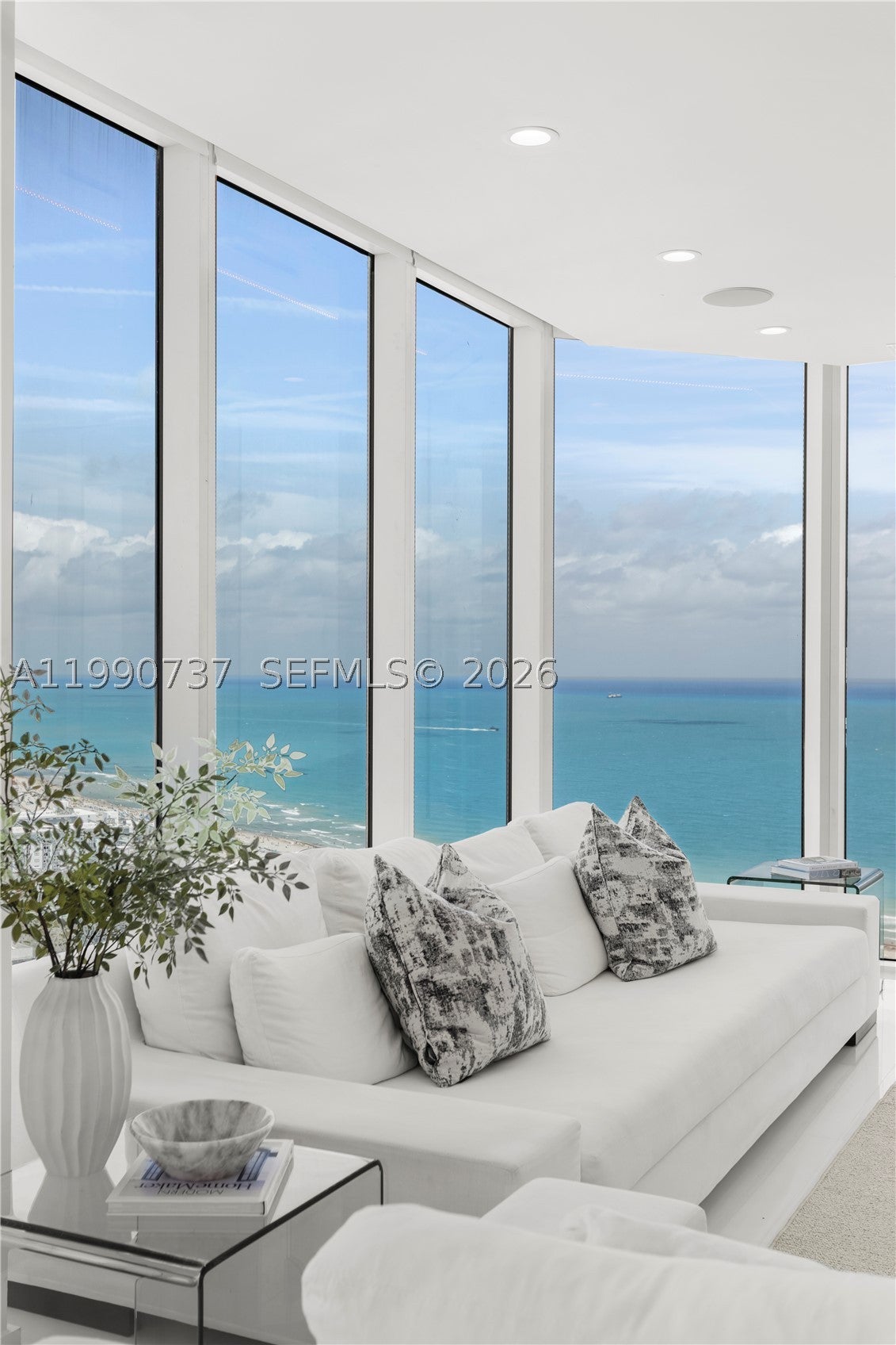 300 S Pointe Dr 3405