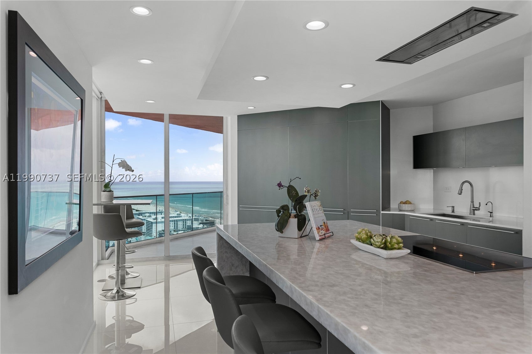 300 S Pointe Dr 3405