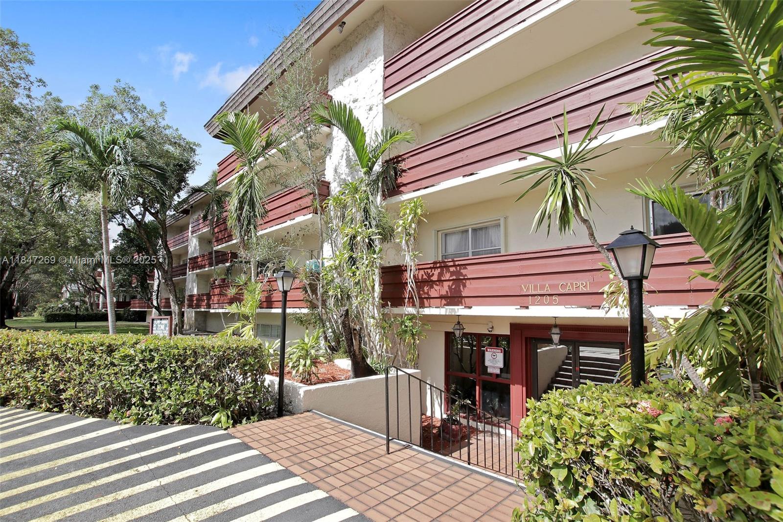 1205 Mariposa Ave 320
