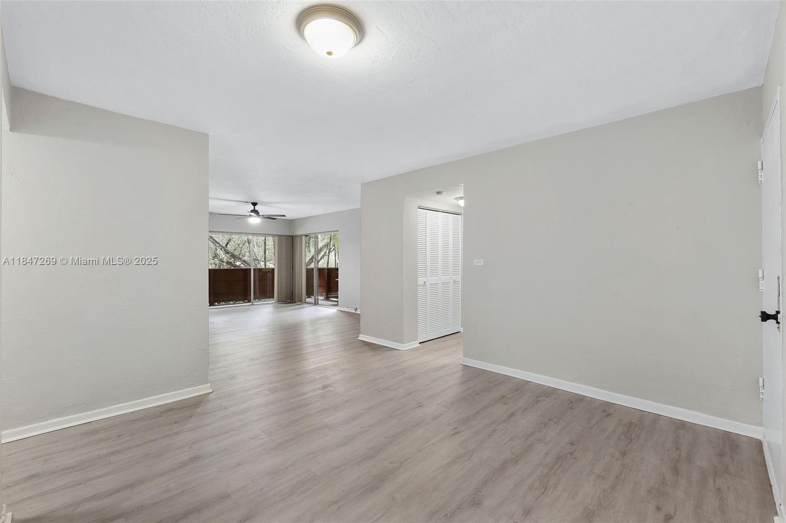 1205 Mariposa Ave 320
