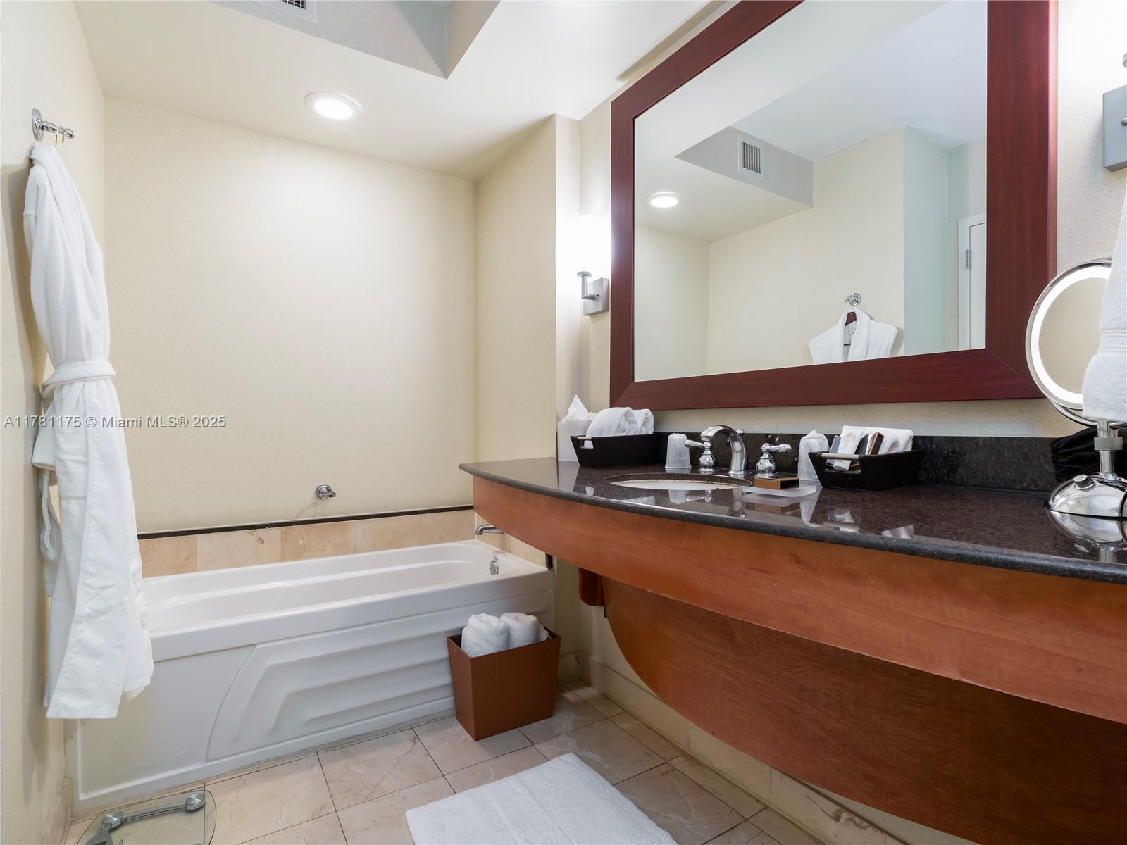 TRUMP INTERNATIONAL SONES - Residential